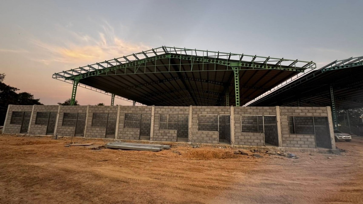 ติดตั้งงานโครงเหล็ก cellular beam สร้างล้งผลไม้